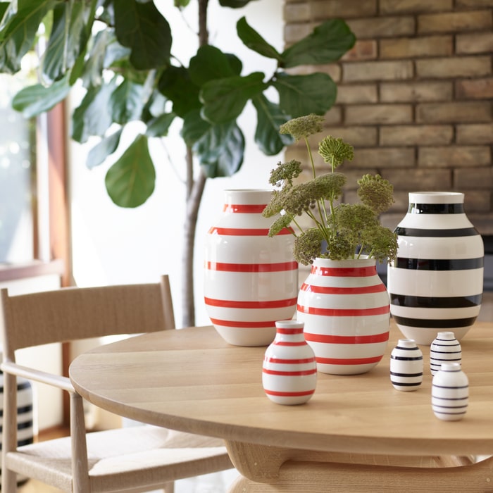 Kähler Omaggio Vase, Black, H: 12.2