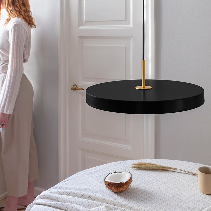 UMAGE Asteria Medium Pendant Lamp, Brass Details – rosendahl.com