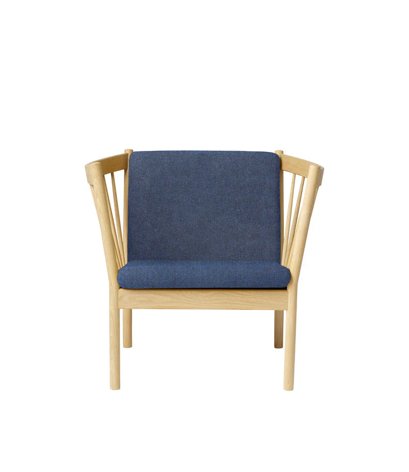 FDB Møbler J146 Armchair, Nature Lacquered Oak/Dark Blue