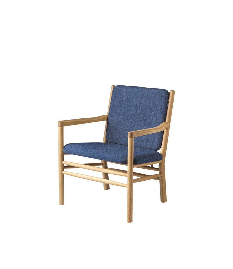 FDB Møbler J147 Armchair, Nature Lacquered Oak/Dark Blue