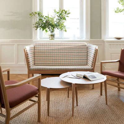 FDB Møbler J148 2 Pers. Couch, Nature Lacquered Oak/Red Wool