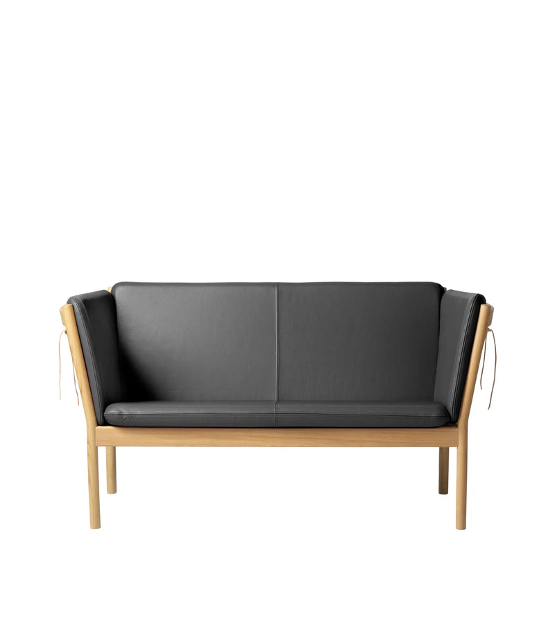 FDB Møbler J148 2 Pers. Couch, Nature Lacquered Oak/Black Leather