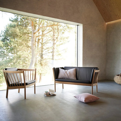 FDB Møbler J148 2 Pers. Couch, Nature Lacquered Oak/Black Leather