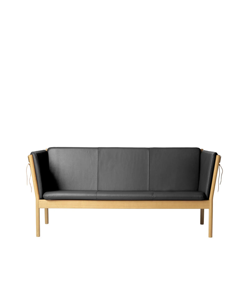 FDB Møbler J149 3 Pers. Couch, Nature Lacquered Oak/Black Leather