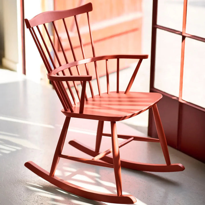 FDB Møbler J52G FDB Møbler J52G Rocking Chair, Brick Red Painted Beech – rosendahl.com