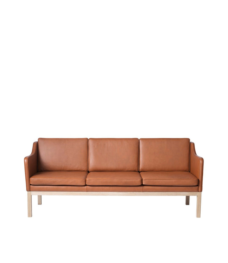 FDB Møbler L43 MK46 3 Pers. Couch, Nature Lacquered Oak/Cognac Leather